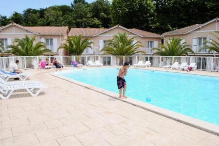 Apartmán Petit Oasis Avec Piscine Anglet Exteriér fotografie
